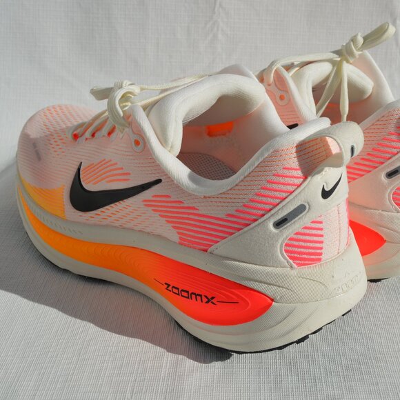 Nike Women's Vomero 18 Size W 7 and M 5.5 (New) - Picture 5 of 13